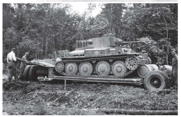 A Pz Kw 38 (t) being carried in a Sd. Ah. 115; note the extra jerry cans behind the turret..............................<br />http://www.tankograd.com/cms/website.php?id=/de/Panzer-38.htm#