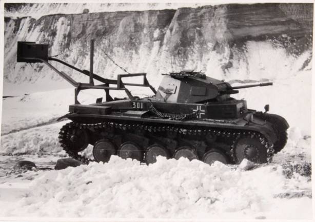 Ladungsleger No. 301 on a Panzer II Ausf. A/B/C..................................<br /> Original WK2 Photo Brückenleger Ladungsträger Panzer II Nr. 301 No. 1