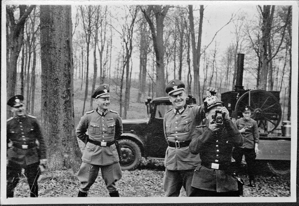 german officers.jpg