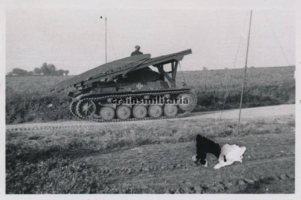 Brückenleger II in action around Lille - France 1940 ......................................<br />Orig. TOP Photo Brückenlege-Panzer II Tank Brückenpanzer '40 vor Frankreich LILLE