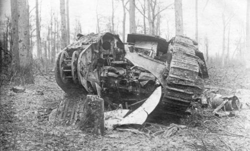 British Mark IV tank destroyed during the fighting in the forests ....................................... .<br /> PHOTO - SOLDATEN - 1.WK - PANZER - ZERSTÖRTER PANZER - 036