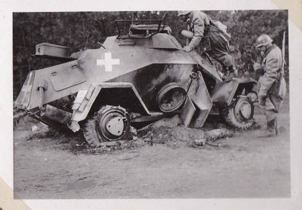 An (apparently) Sd Kfz 222 severely damaged somewhere in Poland 1939 ...................