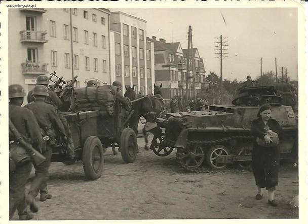 Carriage If. 5 (Maschinengewehrwagen 36) passing by a destroyed Pz Kw I in a Polish city................
