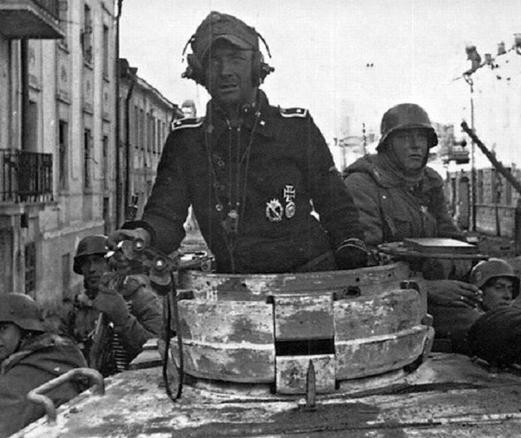 Tank Commander in a SS mechanized unit in the winter of 1943? ................