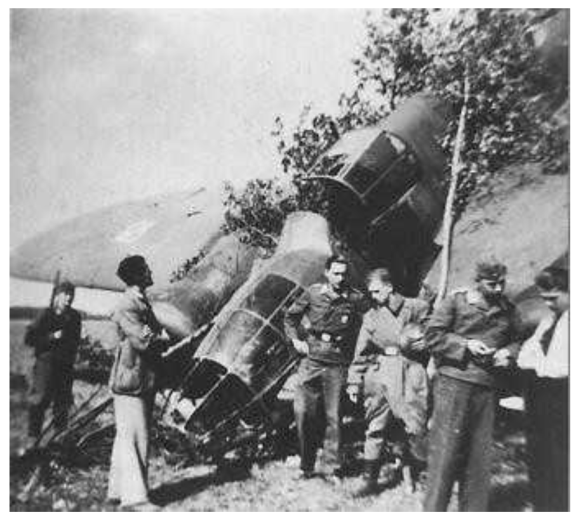 One of the PZL - 37 B &quot;Łoś&quot; damaged on landing at Kuciny ............................................