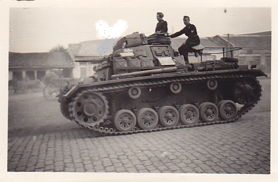 Panzerbefehlswagen III - Ausf.E1 of the 5. Pz somewhere in the Balkans ........................<br />JE139 Balkan 5.PD Schlesisch-Panzer-Division Sudetendeutsche Vormarsch Panzer !!