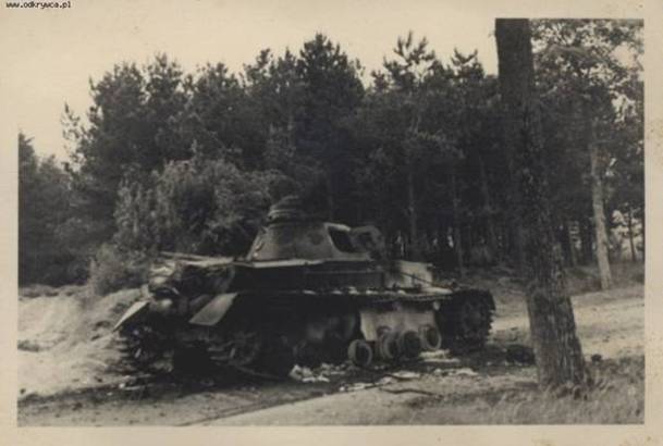 Another Pz Kw IV Ausf. B / C burned by enemy action .............................