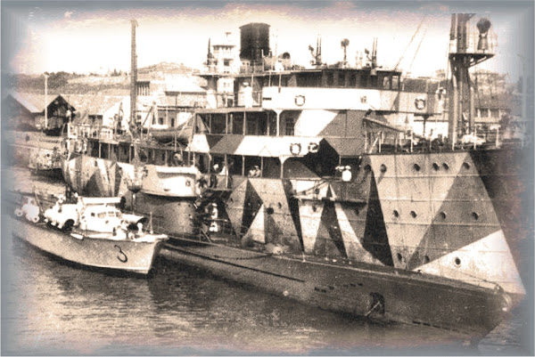Tender ship &quot;Constanţa&quot; (in camouflage colors) and moored on the starboard side the U boat &quot;Rechinul&quot; and the torpedo boat ”Viscolul”................................