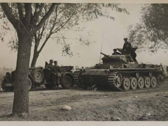 One of the few Pz Kw III Ausf. A employed in the campaign, in this case from the 2. / PR 1 (1. Pz Div) ...........................