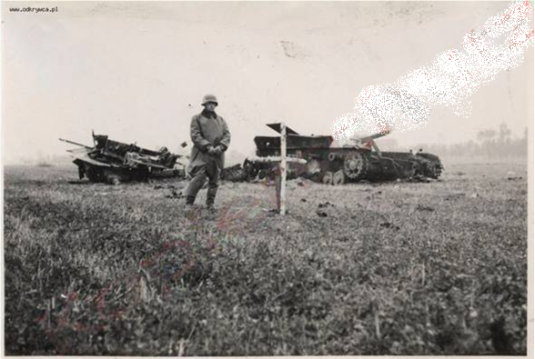 I think this is the same Pz Kw IV No. I01 of the commander of the I./PR 1 (Maj. Koppenburg), but here a wooden cross is seen ....................