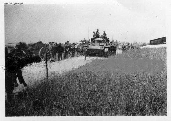 A (it seems) Panzerbefehlswagen III Ausf D1 during a stop along a road of the Lodz region .............................. ..