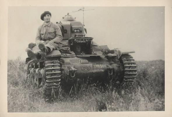 Romanian tank type R-35 (Allegedly)with radio antenna............................