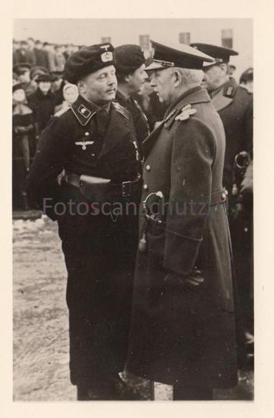 Maj. Graf Strachwitz (I. / PR 2) and General Hube with Romanian officers in Hermannstadt 1940 .....................