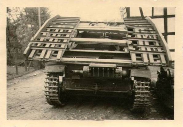 Panzerkampfwagen II Ausf D1 (Sd.Kfz. 121) with the bridge superstructure with sliding panels mounted on it............................................