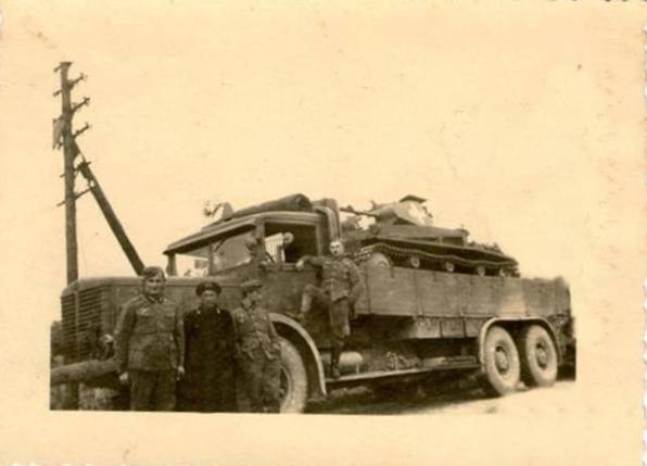 A heavy truck Büssing - NAG Typ 900 6x4, carrying a Pz Kw II ......................