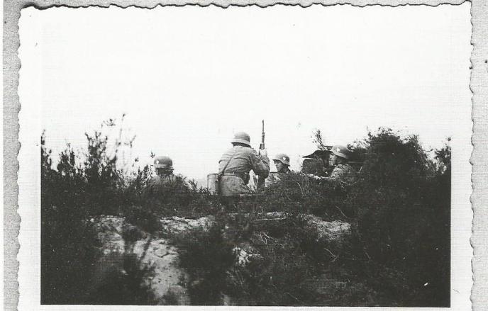 German soldiers of the 7. MG Bat in position with a 3,7 cm Pak at the hights of the &quot;5  chemins de Guidel&quot;